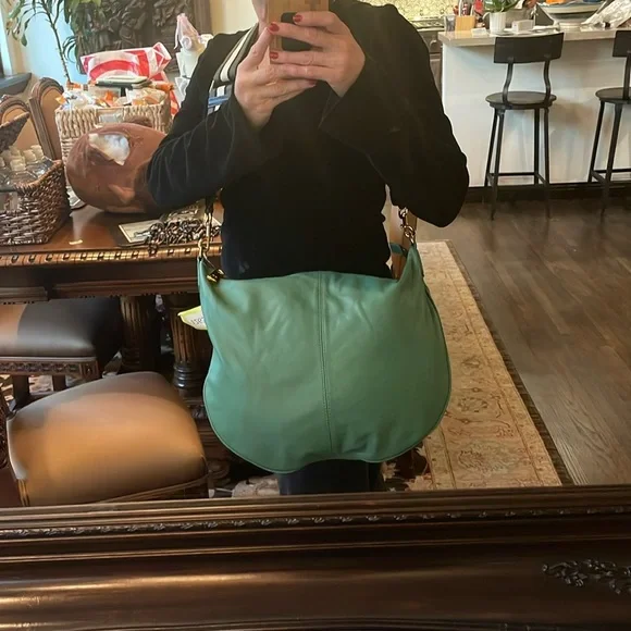 🥳🎉HOST PICK🎉🥳Gorgeous Marc Jacob’s leather bag - Picture 2 of 12
